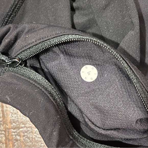 Lululemon nulux 23” crop black euc - Picture 8 of 8